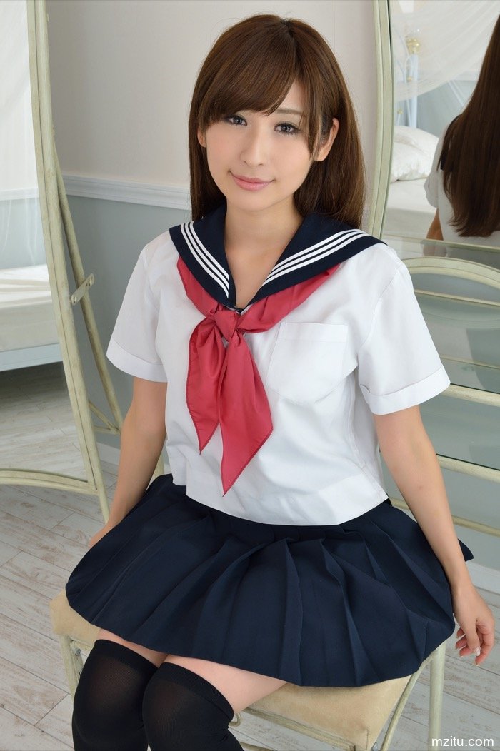 日本校花真甜美，教室撩裙诱人鼻血(28)