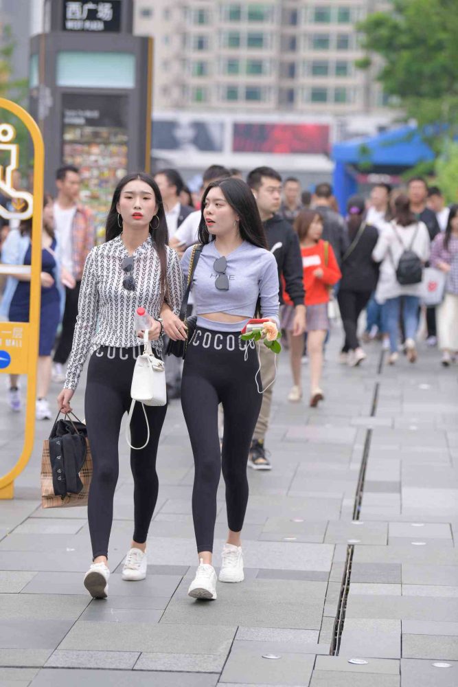 【免费】逛街的两个瑜伽裤姑娘【40P】04030-街图社