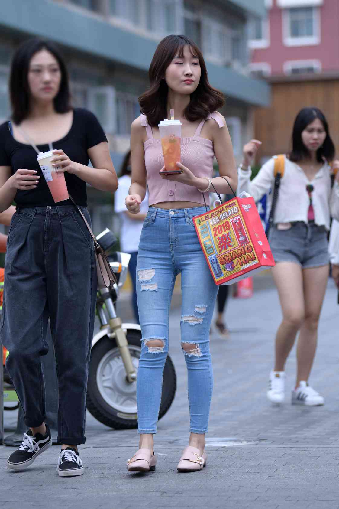 图片[2]-【免费】紧身牛仔裤女生【18P】04014-街图社