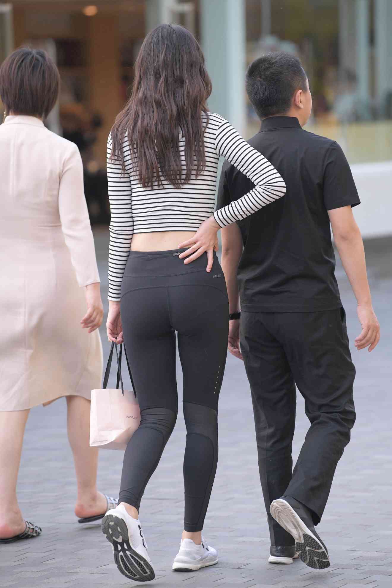 图片[3]-【免费】逛街的瑜伽裤女人【23P】04033-街图社