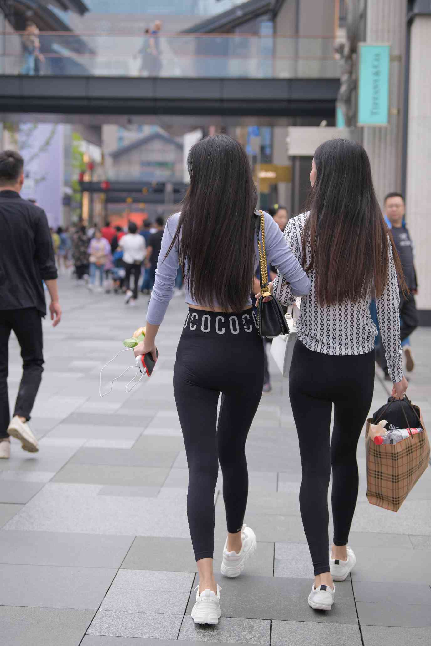 图片[3]-【免费】逛街的两个瑜伽裤姑娘【40P】04030-街图社