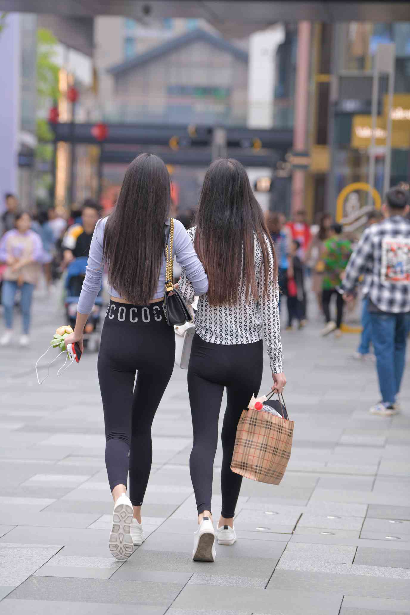 图片[4]-【免费】逛街的两个瑜伽裤姑娘【40P】04030-街图社