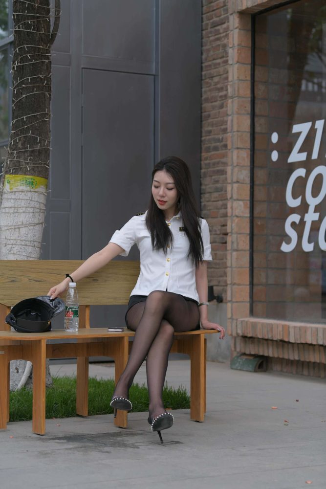 来自青涩女子兵团的小姐姐【729P】J3345-街图社