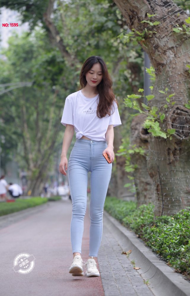 个子非常高的紧身牛仔裤女孩J2065 879P1V-25.5GB-街图社