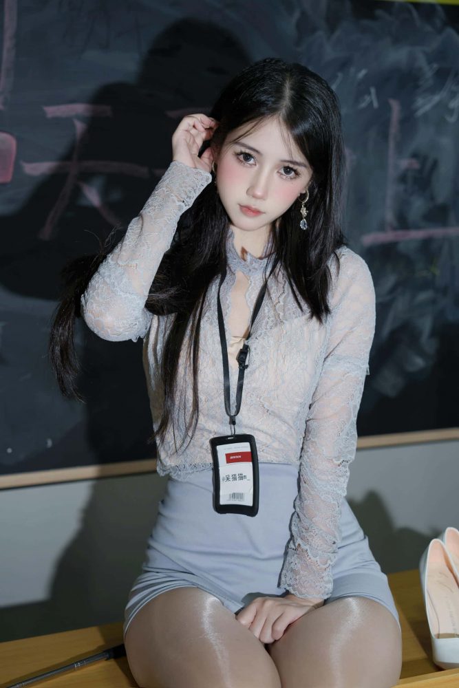穿亮色丝袜高跟鞋的美女老师【49P】P50212-街图社