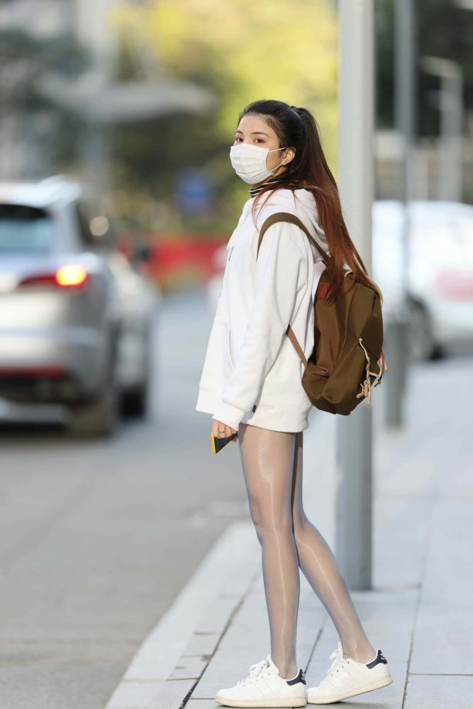 偶遇路边清纯的油亮丝袜少女【205P】J2262-街图社