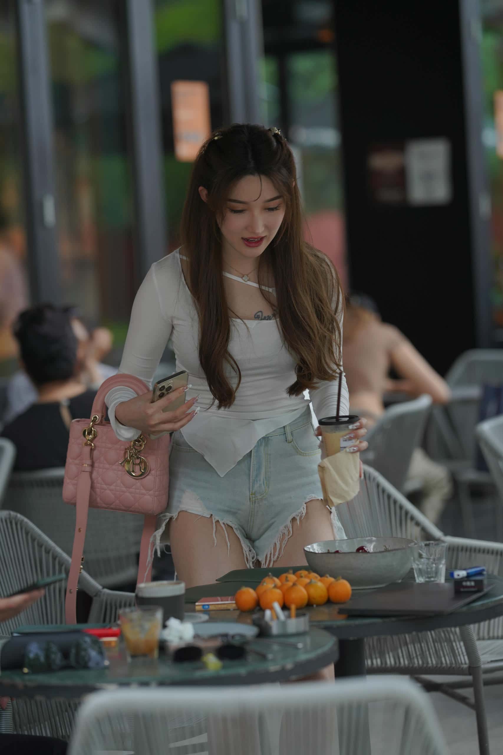 图片[5]-破洞牛仔短裤女孩【217P】J2994-街图社