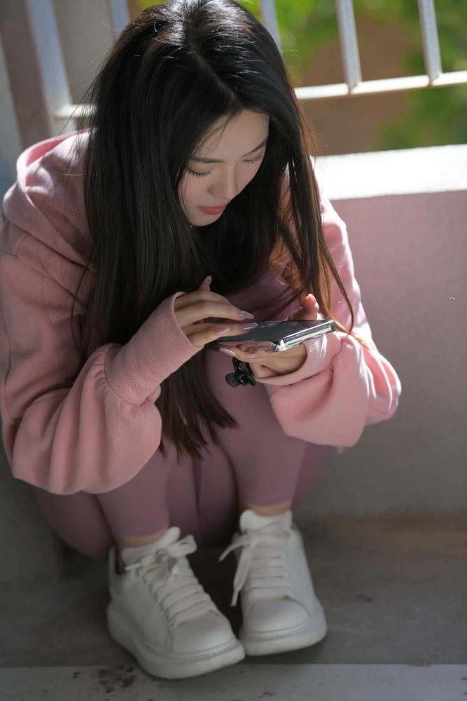 在外面拍照的粉色系女孩【653P】J6238-街图社