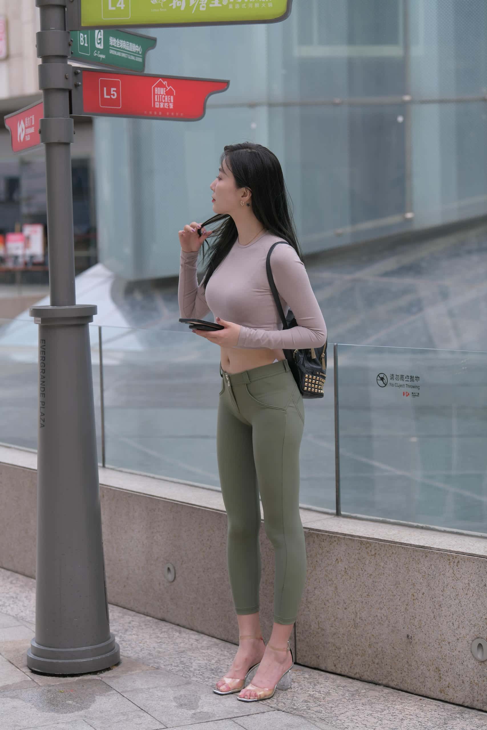 图片[2]-紧身牛仔裤身材很好的女人【529P】J2060-街图社