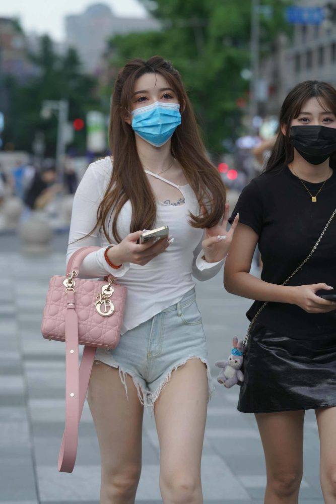 破洞牛仔短裤女孩【217P】J2994-街图社