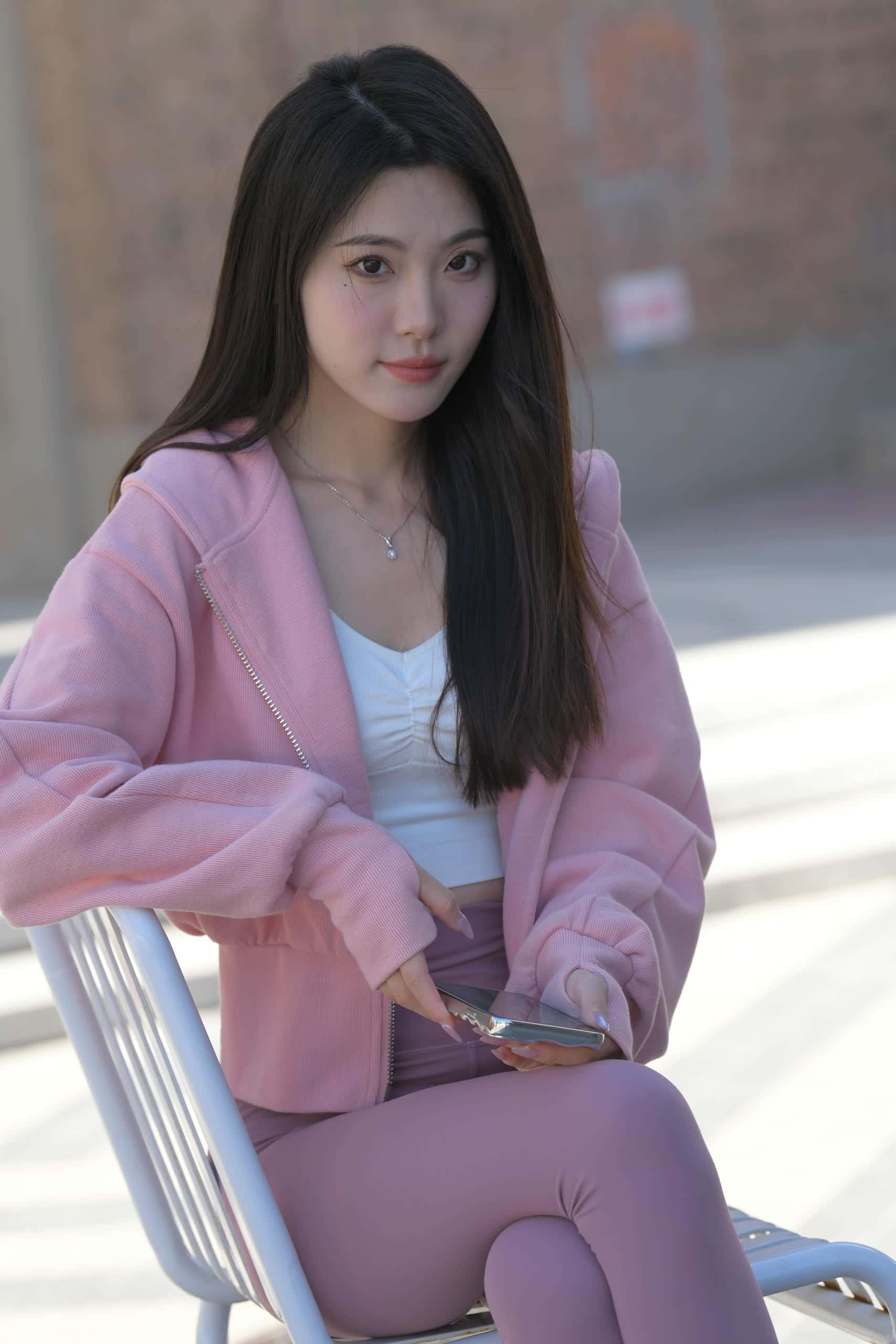 图片[1]-在外面拍照的粉色系女孩【653P】J6238-街图社
