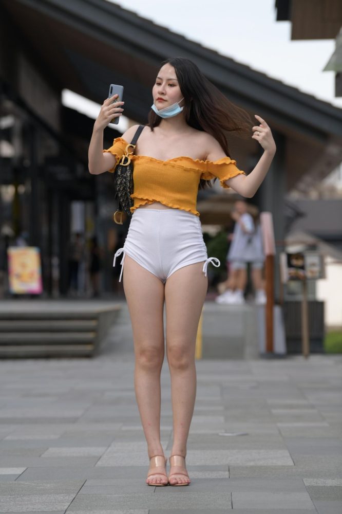 高腰白色短裤的漂亮女孩【767P】00065-街图社