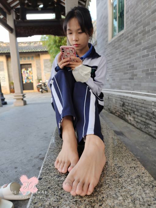 【免费】专心致志玩手机的女孩【42P】20028-街图社