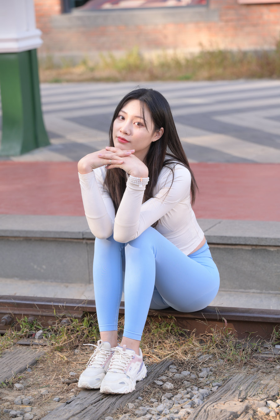图片[2]-在路边休息的瑜伽裤女孩 J3435 558P-10.8GB-街图社