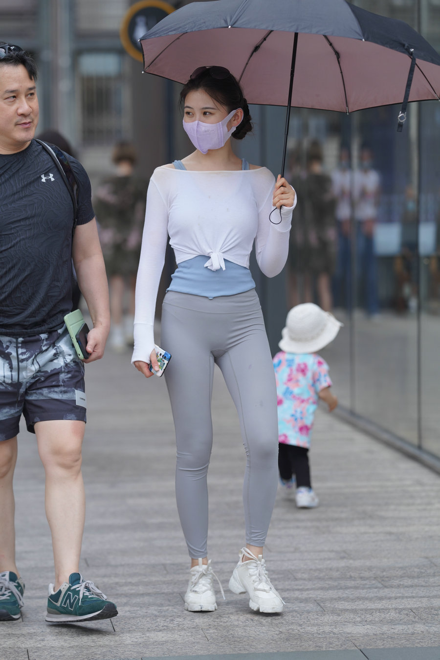 图片[1]-街拍逛街的瑜伽裤小女人  J2874 36P-469MB-街图社