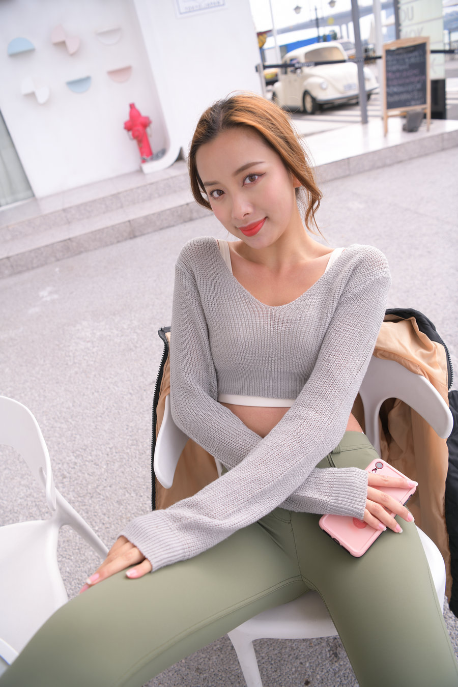 图片[2]-非常可爱的瑜伽裤女孩坐在凳子上 J1520 998P1V-26.5GB-街图社