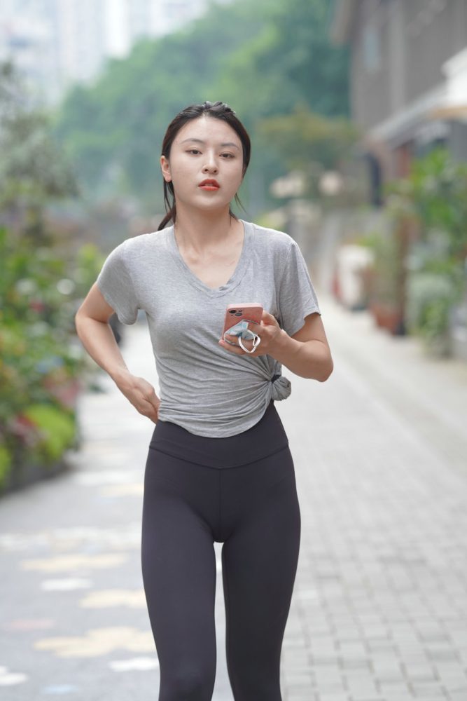户外运动的瑜伽裤女孩J3008 845P2V-22.9GB-街图社