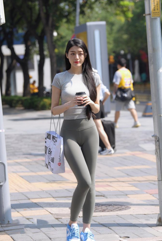 在外面逛街的瑜伽裤女孩J2240 449P1V-16.7GB-街图社