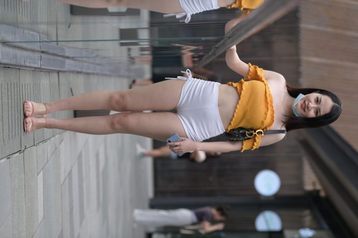 高腰白色短裤的漂亮女孩【767P】00065-街图社