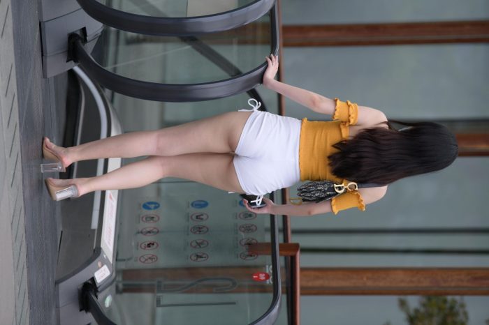 高腰白色短裤的漂亮女孩【767P】00065-街图社