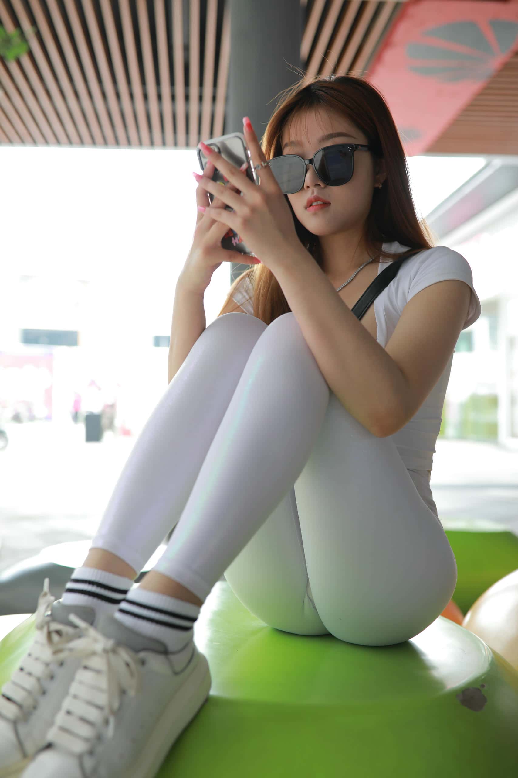 图片[3]-看上去拽拽的瑜伽裤女孩【425P】J1695-街图社