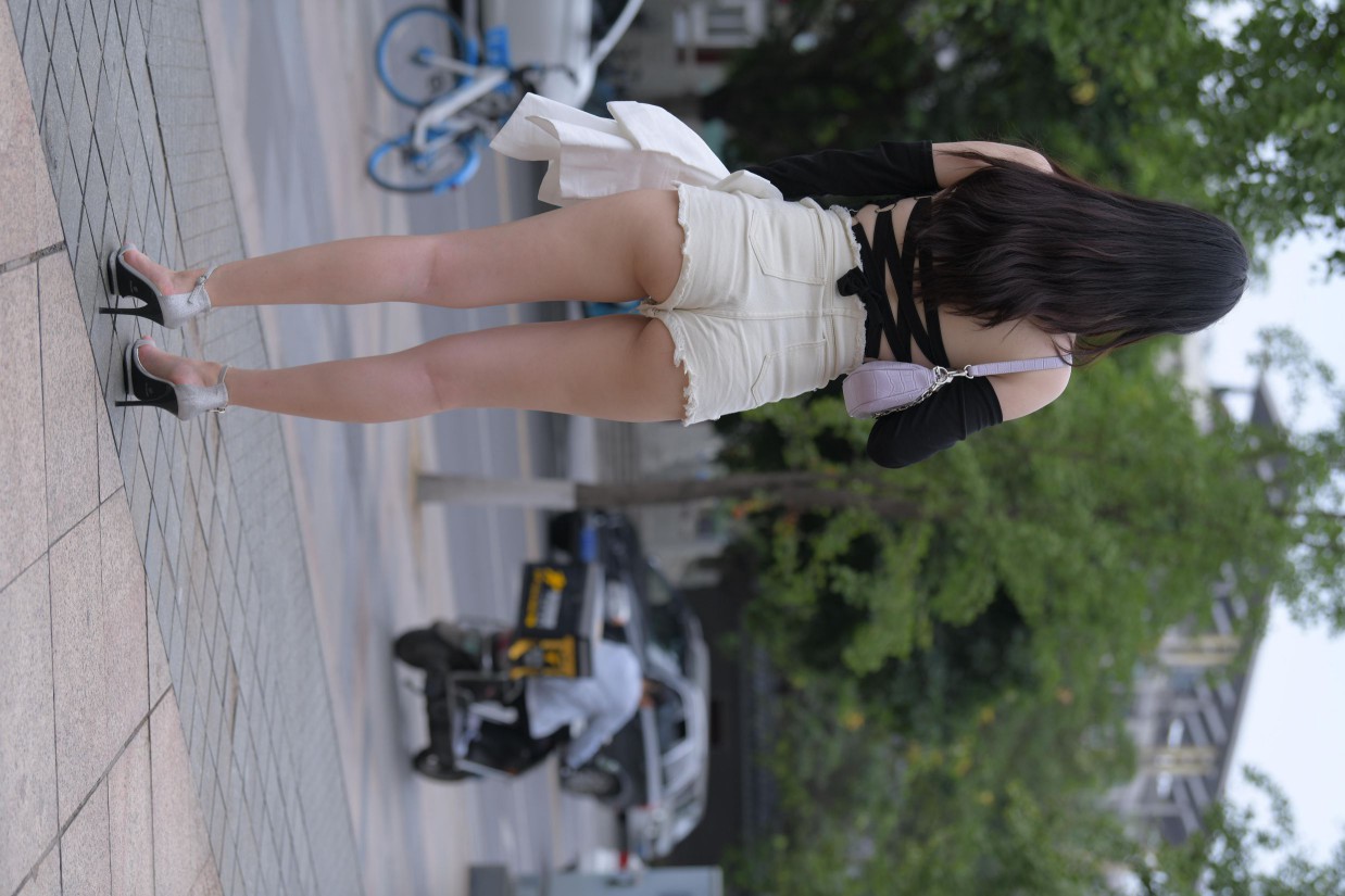 图片[5]-白色短裤的女生笑的很开心【177P】00035-街图社