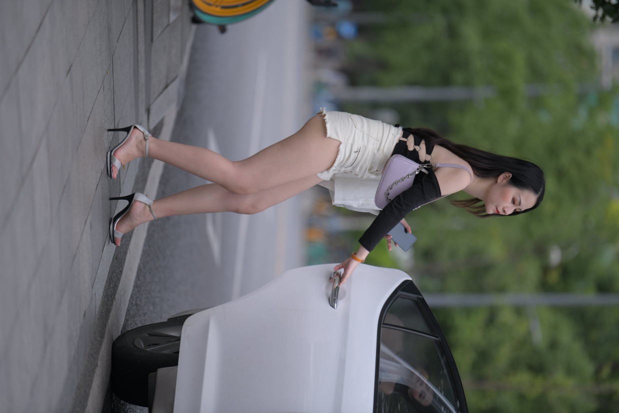 图片[6]-长发飘飘的白色热裤美丽女孩【49P】00029-街图社