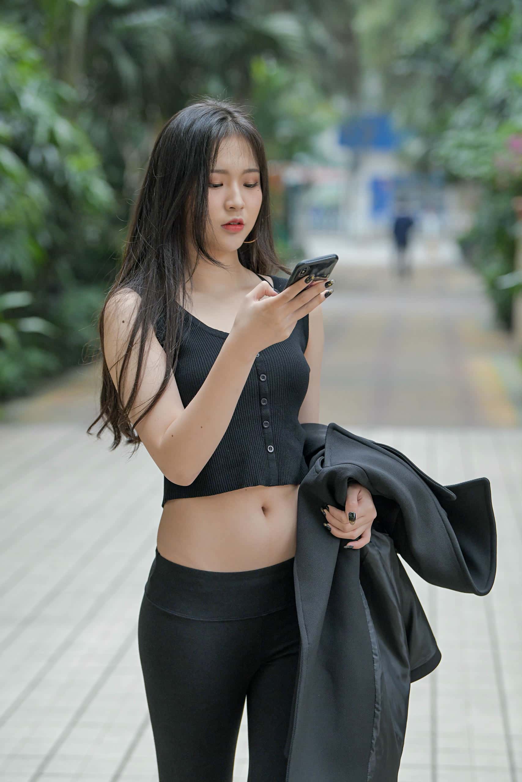 图片[5]-喝奶茶的黑色瑜伽裤长发姑娘【376P】00055-街图社