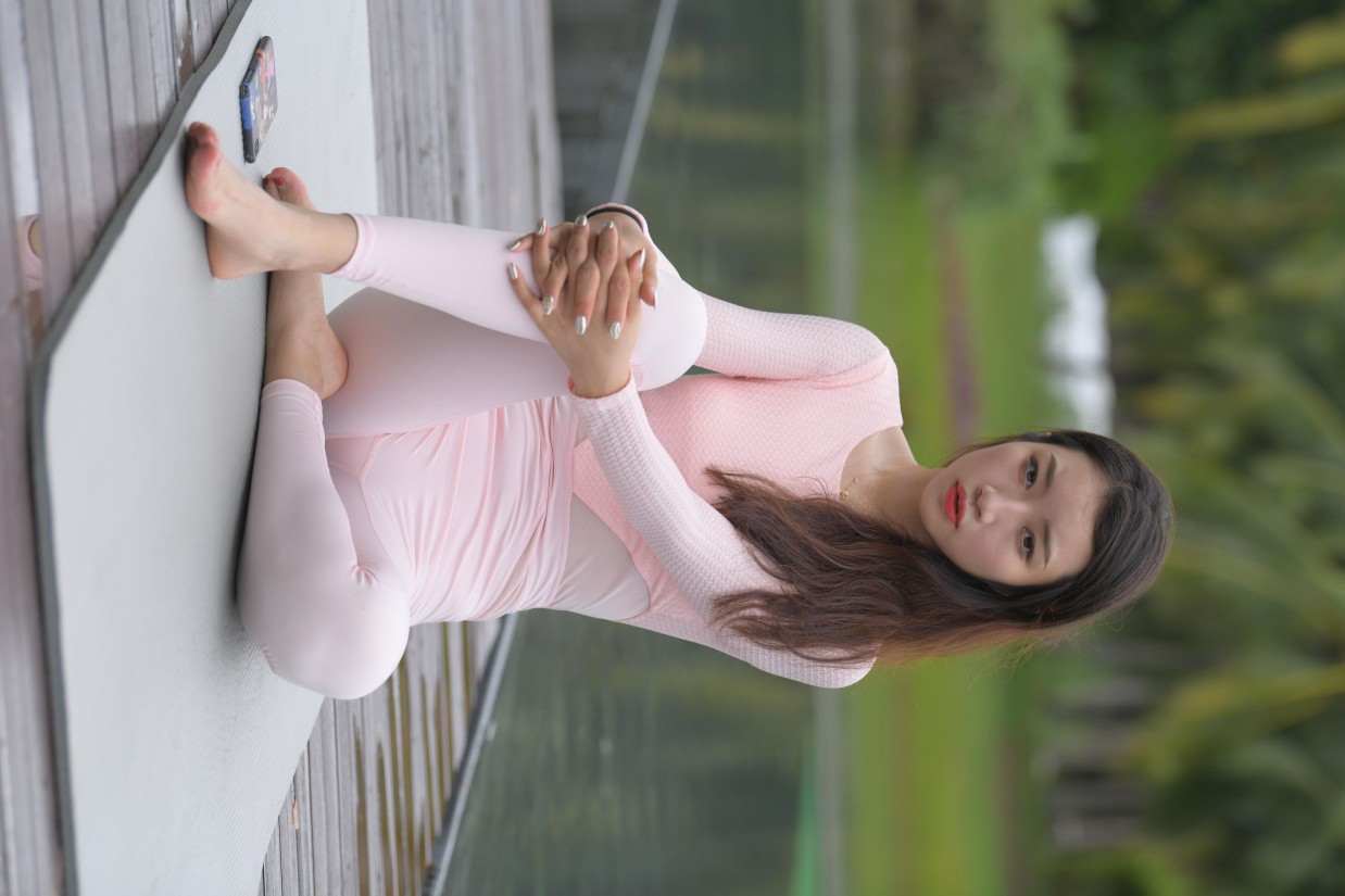 图片[7]-很漂亮眼睛也很大的白色瑜伽裤女孩【249P】00063-街图社