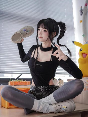 图片[10]-牛仔热裤+灰丝姑娘玩自拍-街图社