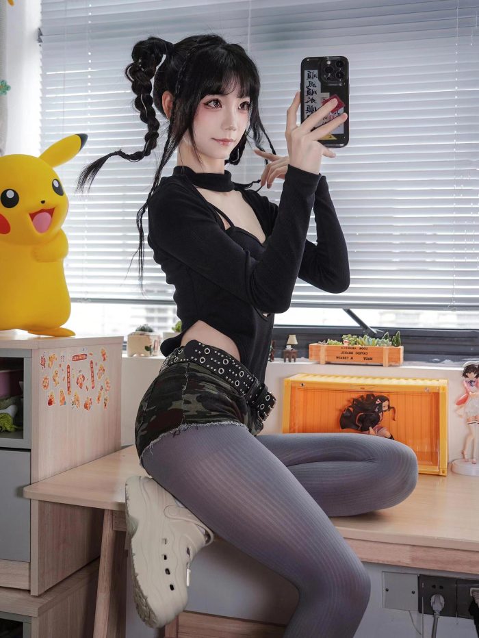 牛仔热裤+灰丝姑娘玩自拍-街图社