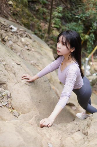 图片[8]-穿瑜伽裤爬山的长发少女-街图社