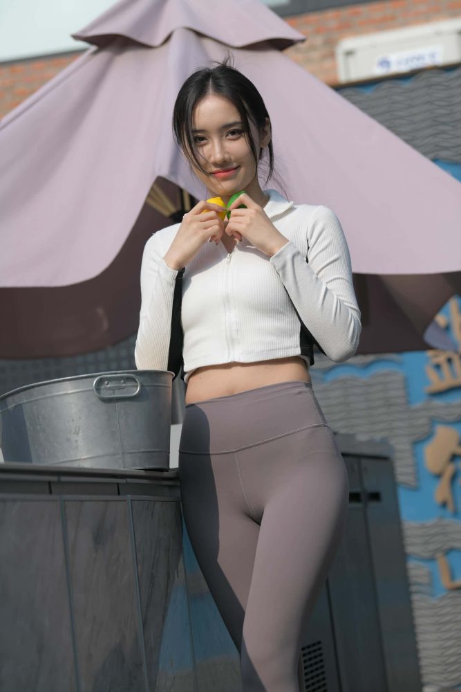 又飒又美的紫色瑜伽裤姑娘【701P】J8165-街图社