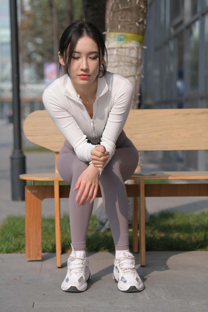 又飒又美的紫色瑜伽裤姑娘【701P】J8165-街图社