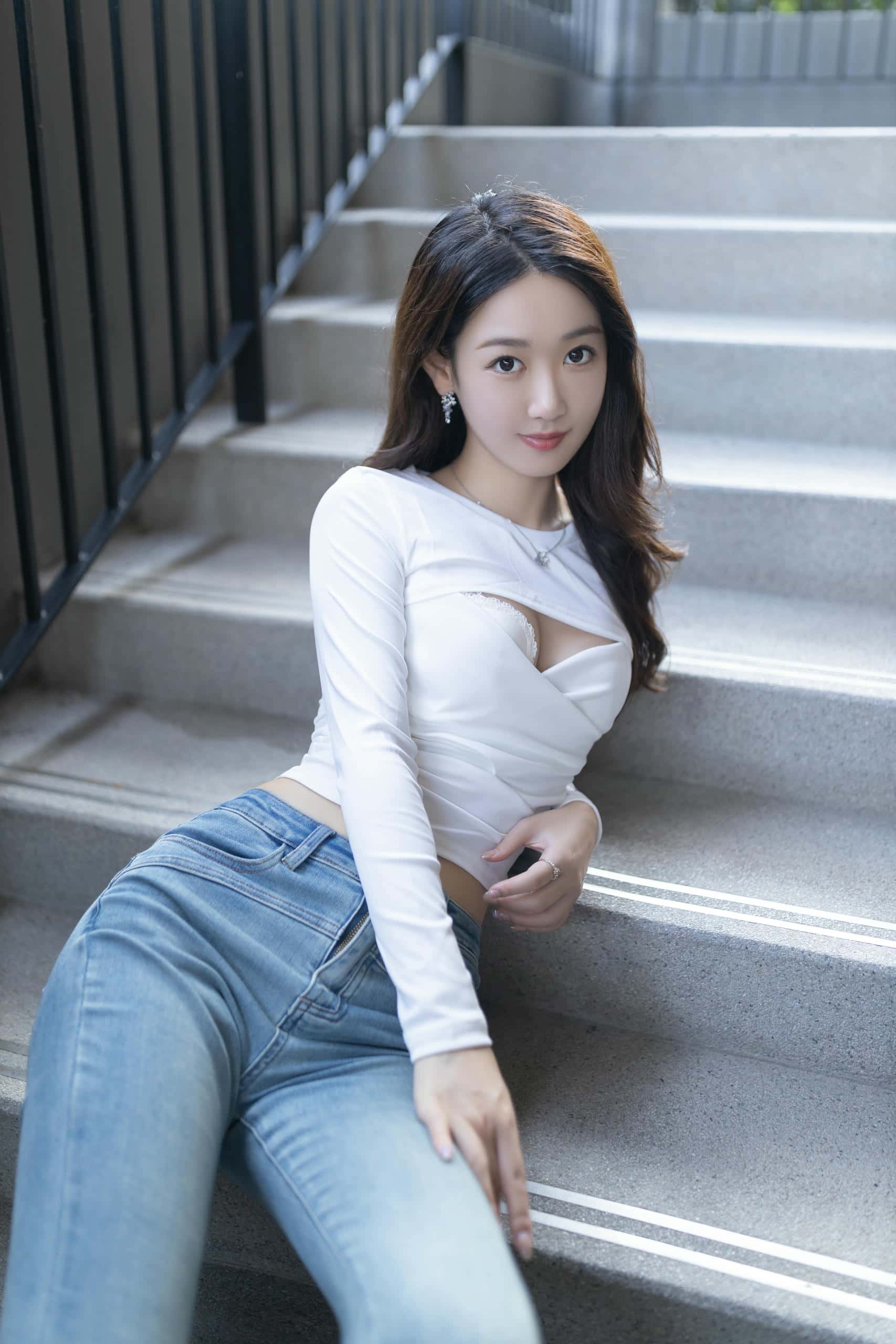 图片[1]-唐安琪 – 户外牛仔裤写真 【40P】P25226-街图社