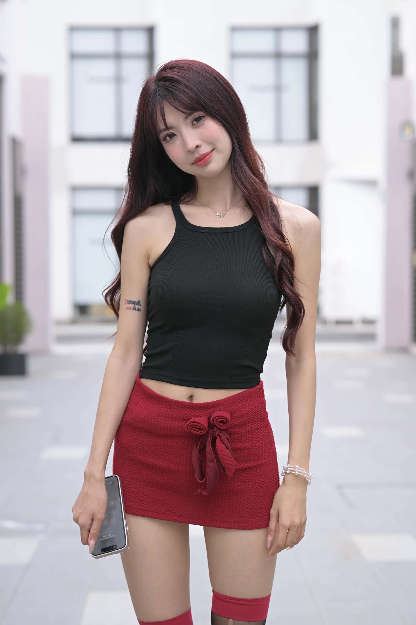 图片[5]-穿红色短裙黑丝的软甜少女【870P】J8145-街图社