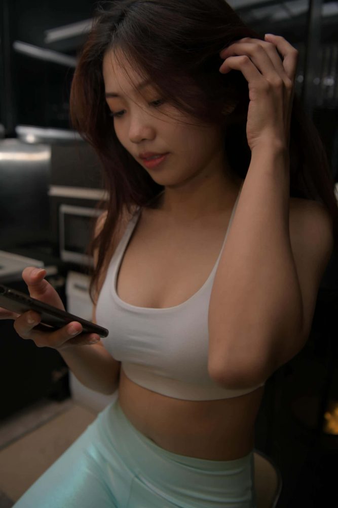 户外玩耍的瑜伽裤小姐姐【467P】J1419-街图社