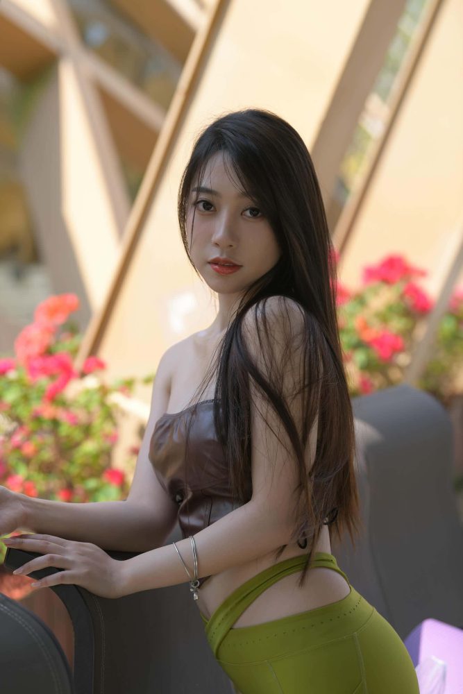 穿绿色瑜伽裤的女孩【669P】P213-街图社