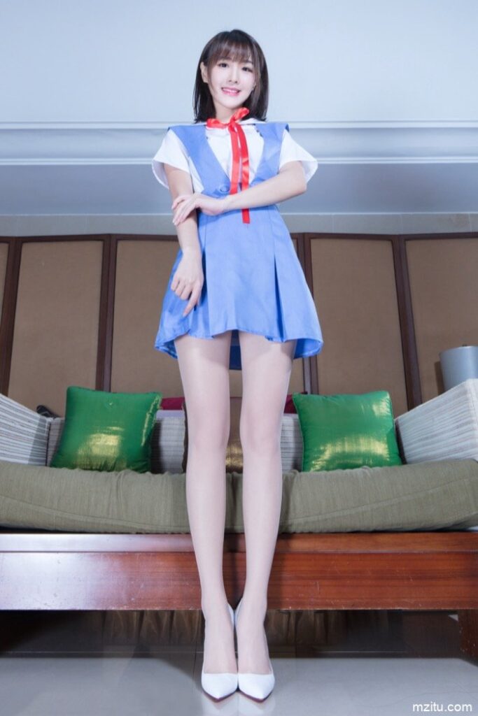 台湾妹子好甜美，一双大白腿让人移不开眼！-街图社