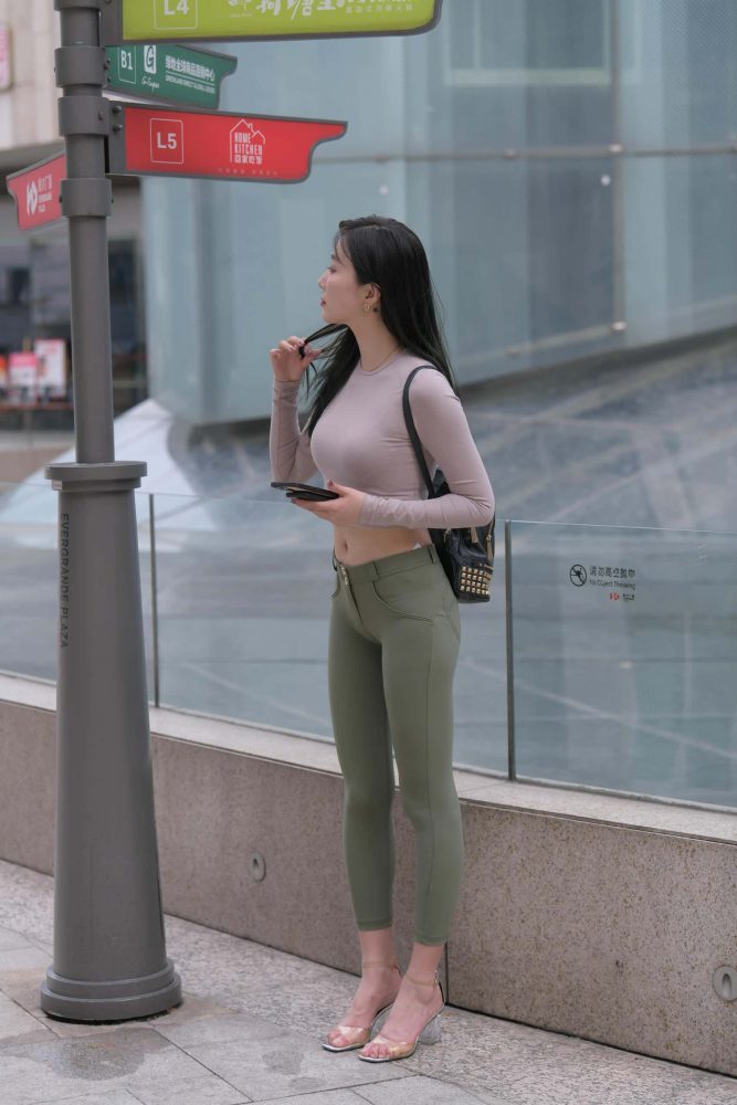 紧身牛仔裤身材很好的女人【529P】J2060-街图社
