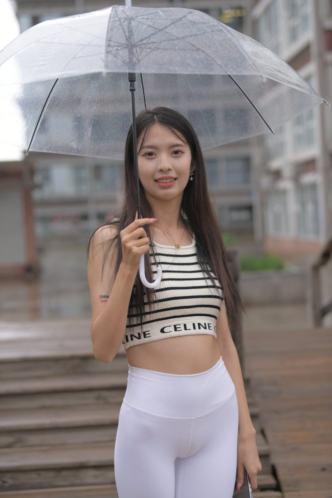 打伞的白色瑜伽裤女孩J2986 622P1V-22.06GB-街图社