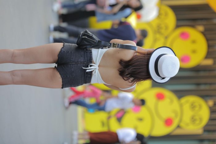非常时尚阳光的牛仔热裤女孩【808P】00064-街图社