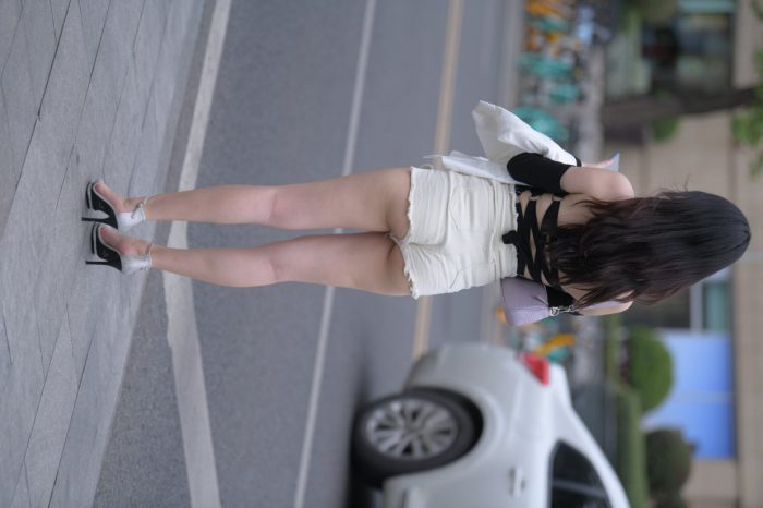 长发飘飘的白色热裤美丽女孩【49P】00029-街图社