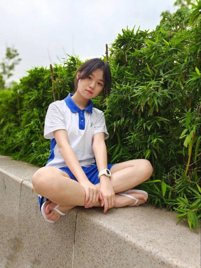 穿校服非常清纯的小姑娘【49P】20003-街图社