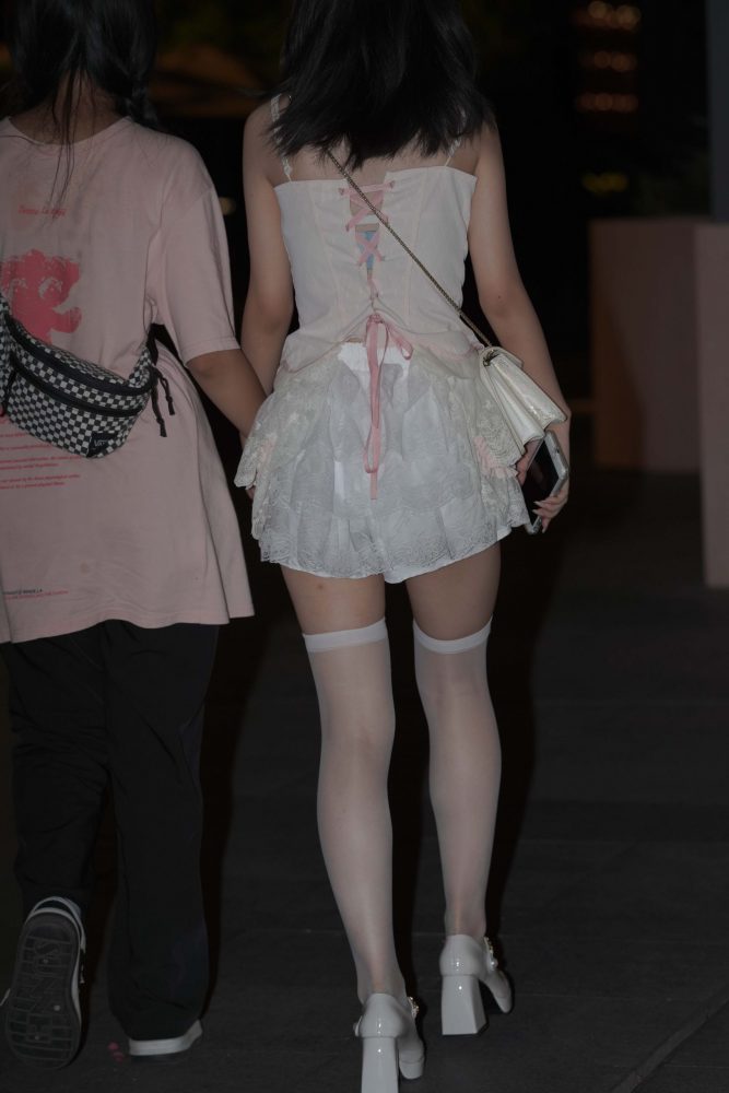 正在逛街的粉色连衣裙妹子【76P】YA6443-街图社